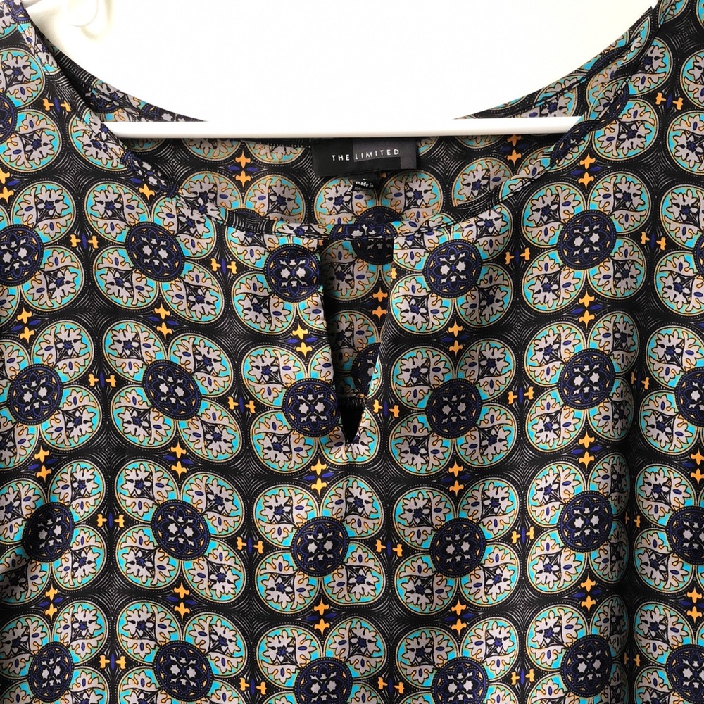Blue mixed fabric graphic print top